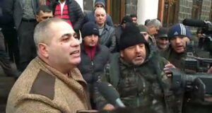 Մսագործների բողոքի ակցիան Շիրակի մարզպետարանում