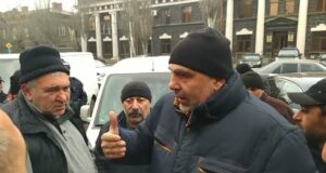 Շիրակի մարզի մսագործների եւ մսավաճառների հերթական բողոքը Շիրակի մարզպետարանի առաջ