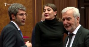 Արփի Դավորայնը առայժմ արդարադատության նախարար չի դառնա, դեռ անհայտ է հաջորդ զոհի անունը: