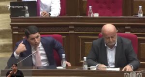 ՔՊ պատգամավոր Աղազարյանն ու Քյարամյանը վիճում են ԱԺ-ում: