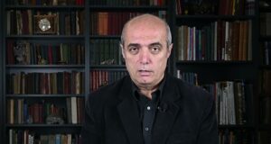 Եթե սիրում եք Երեւանում ապրել, բարի եղեք գրպանում 100-դրամանոց ունենալ: Կամ՝ հոնքը շինելու փոխարեն: